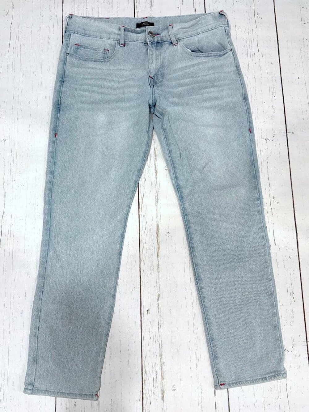 True Religion Men’s Geno Light Wash Relaxed Red stitch jeans 33W
